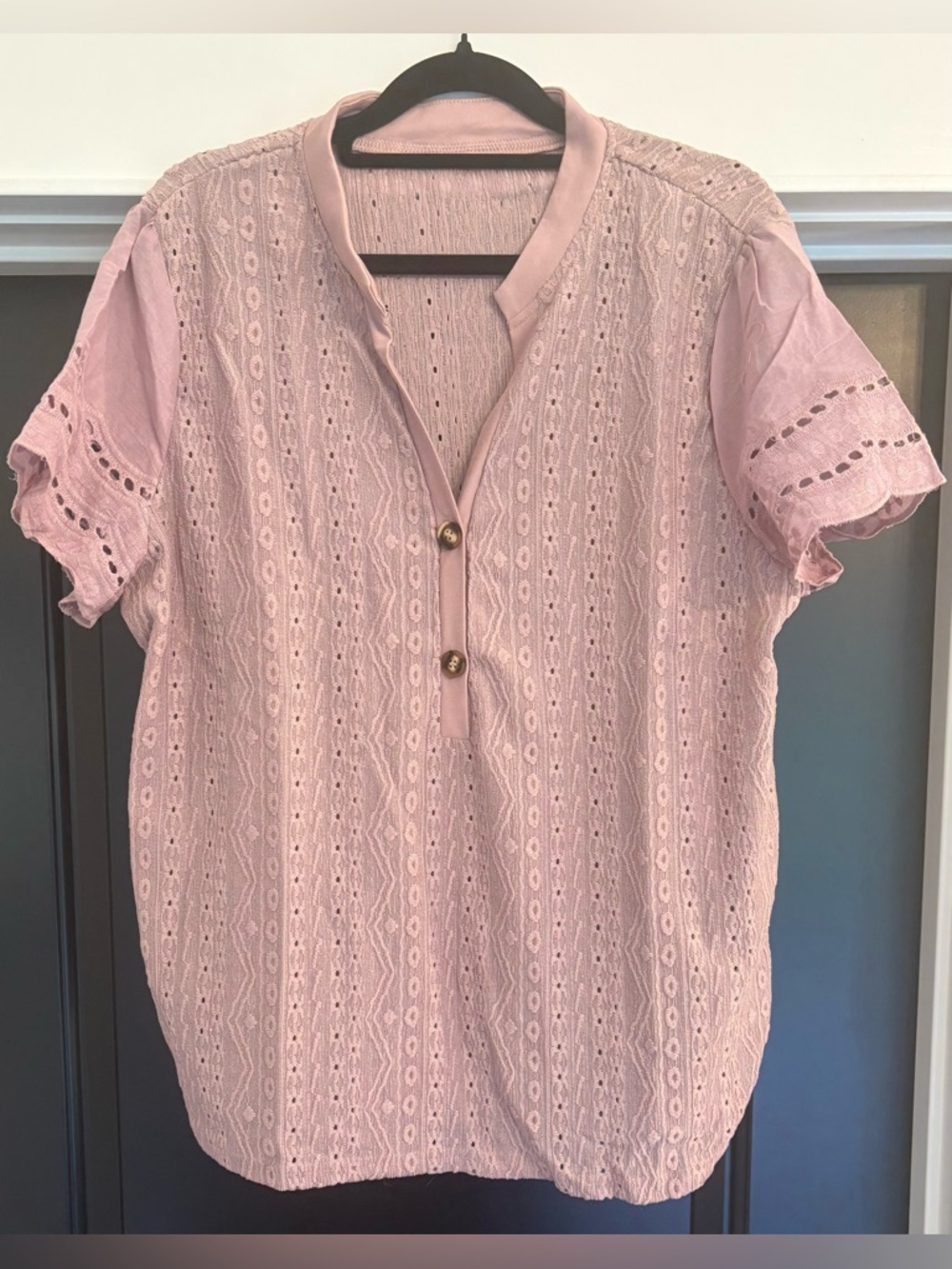 Women's Soft Pink Lace-Textured Short Sleeve Top